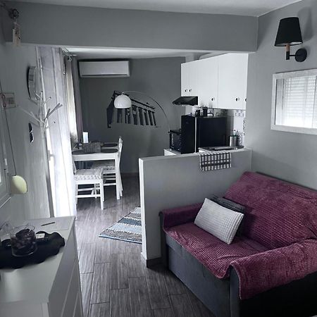 Cozy Studio Apartment In The Heart Of Atina Dış mekan fotoğraf