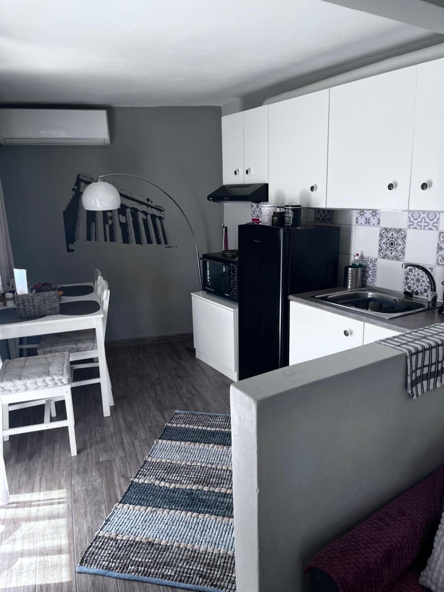 Cozy Studio Apartment In The Heart Of Atina Dış mekan fotoğraf
